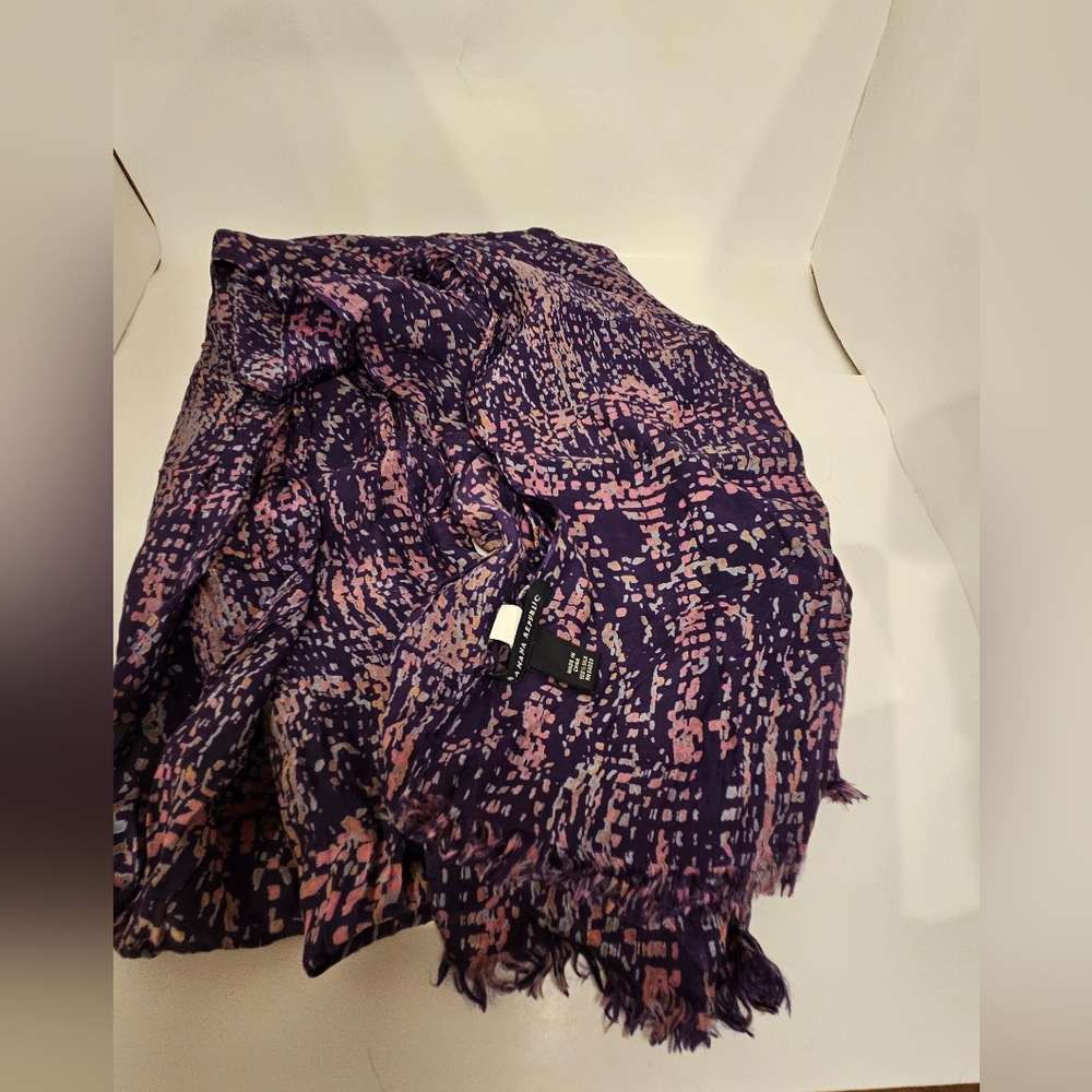 100% silk scarf! Purple, pink and light blue! Banana republic! - Picture 2 of 3